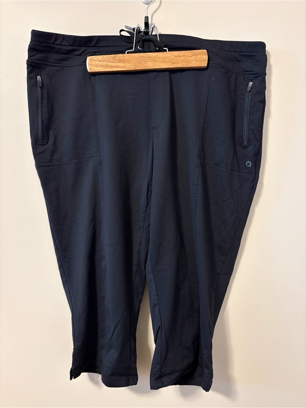 Athletic Black Capris with Zip Pockets